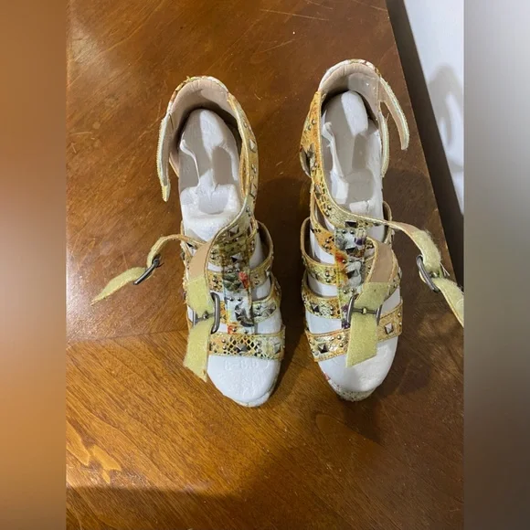 Spring Step Sandals - Picture 3 of 5